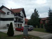  Izdajem apartmane na Zlatiboru,u naselju Golija,ulica Nikole Altomanovica 12a. Kuca se nalazi na 60